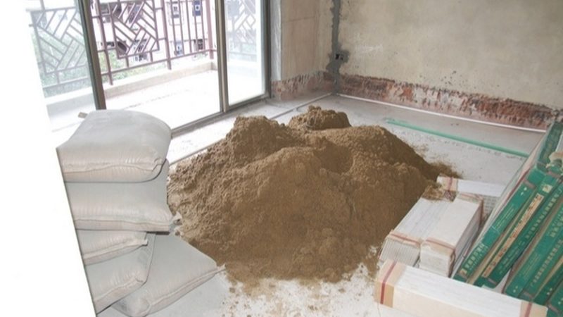 除了以上提到的内容，业主在签订合同时还应关注以下条款：